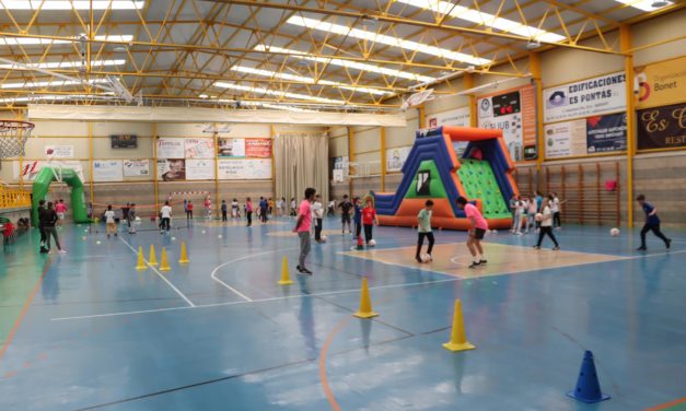 Más de 160 niños de Santanyí participan en actividades deportivas y viajan a Port Aventura en Semana Santa