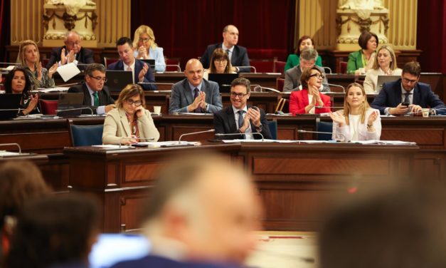 El Parlament aprueba el decreto de vivienda del Govern con la abstención de Vox