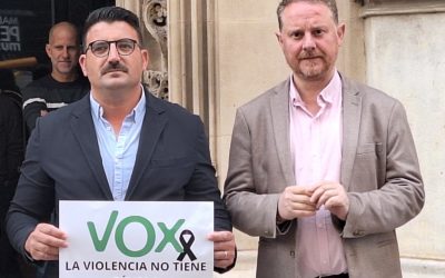 Vox reivindica que “la violencia no tiene género” en el minuto de silencio del Consell