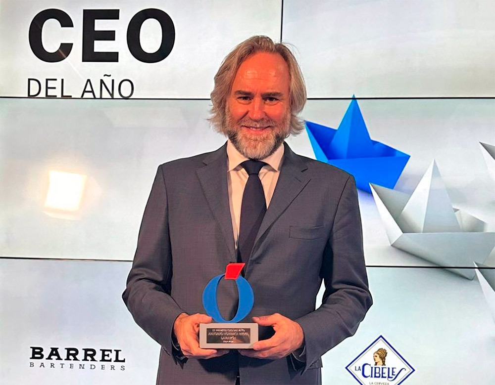 Antonio Horrach recibe el galardón al CEO del Año en los premios organizados por La Razón. - HM HOTELS
