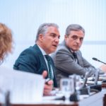 El vicesecretario del PP, Elías Bendodo, interviene durante la Comisión sobre mascarillas en el Congreso de los Diputados. - Gabriel Luengas - Europa Press
