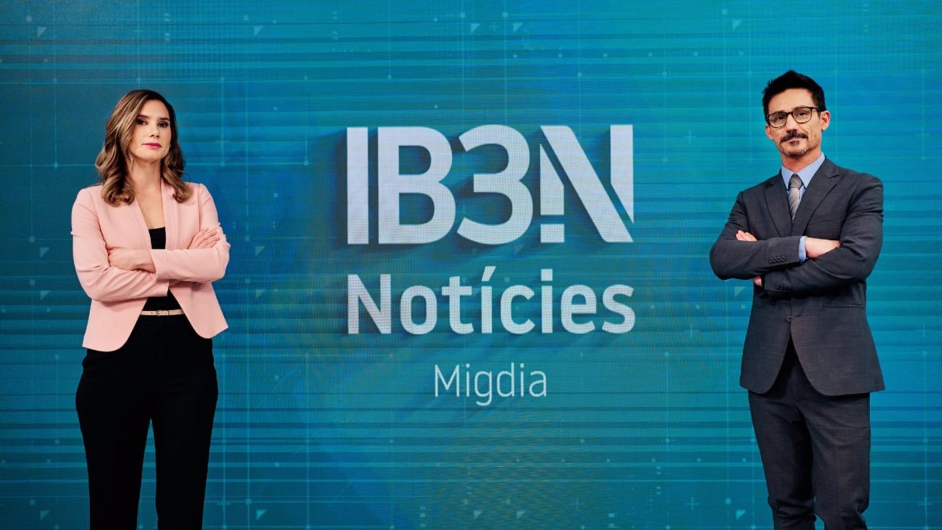 Presentadores del informativo 'IB3 Notícies Migdia'. - IB3