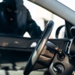 Agentes de la Policía Nacional han detenido a cinco jóvenes, tres de origen español, uno búlgaro y un quinto dominicano de entre 18 y 27 años de edad, como presuntos autores de un delito de detención ilegal, amenazas y lesiones