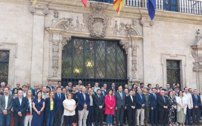 Las autoridades de Baleares guardan un minuto de silencio en Cort por las víctimas del derrumbe