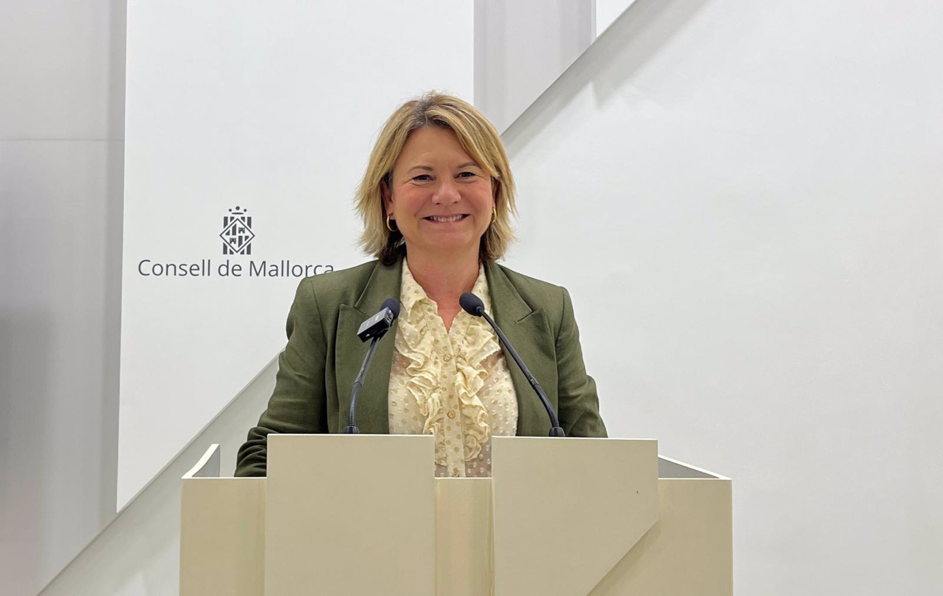 La portavoz del PP en el Consell de Mallorca, Núria Riera, en una rueda de prensa. - PP