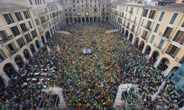 Miles de personas exigen en Palma defender el catalán