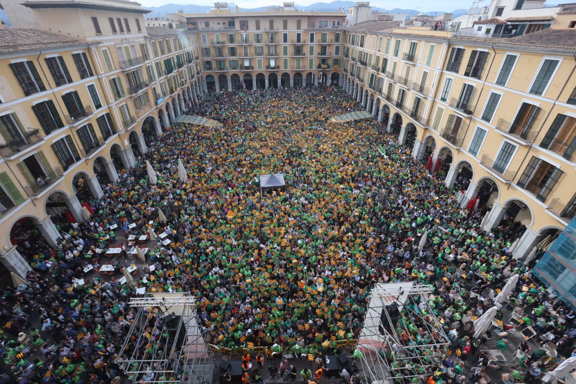 Miles de personas exigen en Palma defender el catalán frente a las "políticas involutivas" de "una minoría fanática" - ISAAC BUJ-EUROPA PRESS