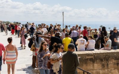 El Govern hará después del verano una macroencuesta para conocer qué opinan los residentes del turismo