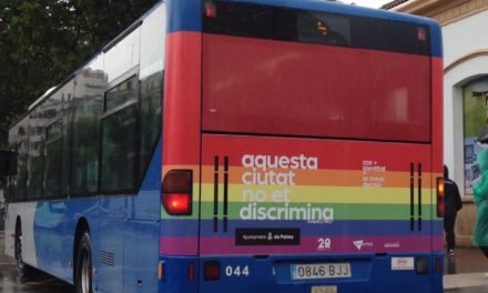 La EMT ofrece colaboración para esclarecer la agresión homofóba en un autobús y defiende la no actuación del conductor