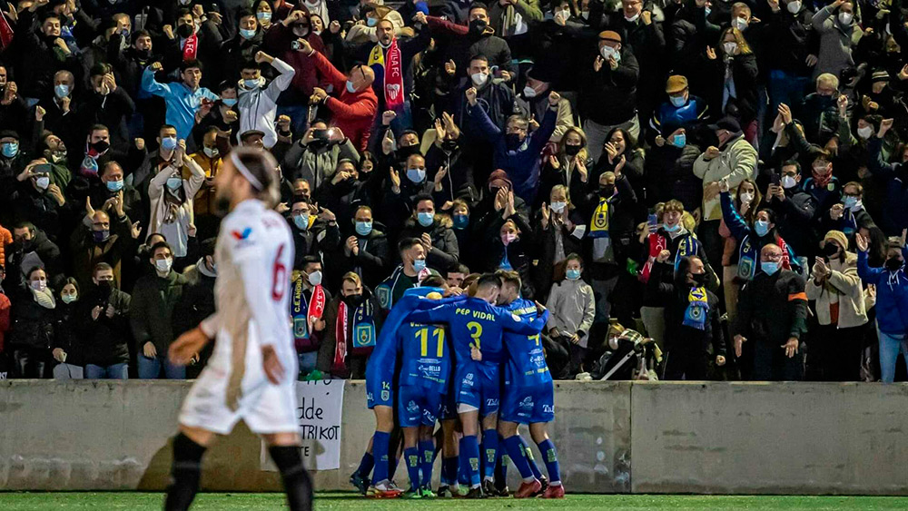 El CE Andratx celebra un gol.