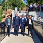 El alcalde de Palma, Jaime Martínez, en el acto de inauguración de la nueva pasarela del cementerio de Palma. - AYUNTAMIENTO DE PALMA