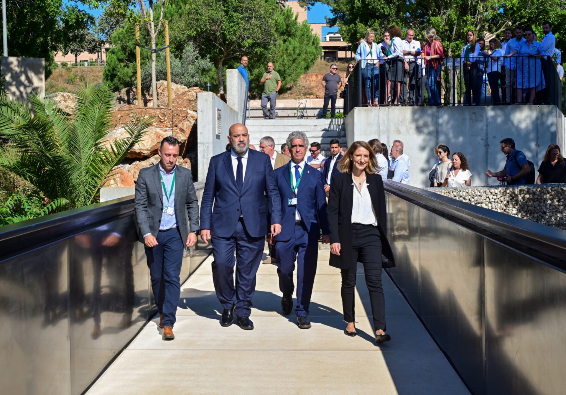 El alcalde de Palma, Jaime Martínez, en el acto de inauguración de la nueva pasarela del cementerio de Palma. - AYUNTAMIENTO DE PALMA