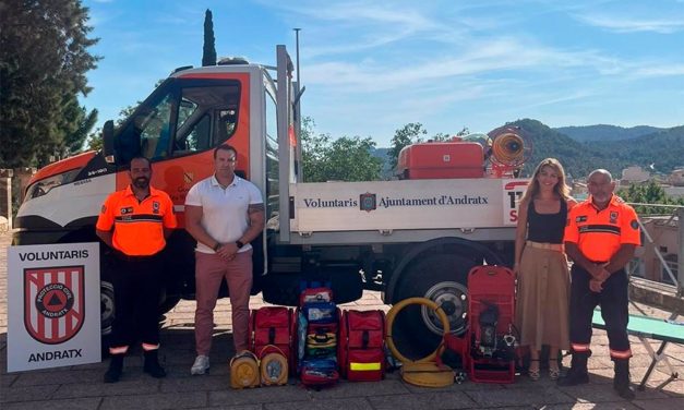 El Ayuntamiento de Andratx entrega los nuevos equipamientos a Protección Civil