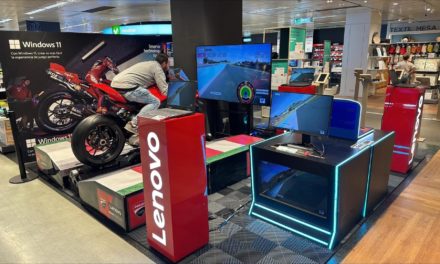 Los aficionados al motociclismo podrán disfrutar hasta el martes de un simulador profesional de Moto GP en el Corte Inglés de Avenidas