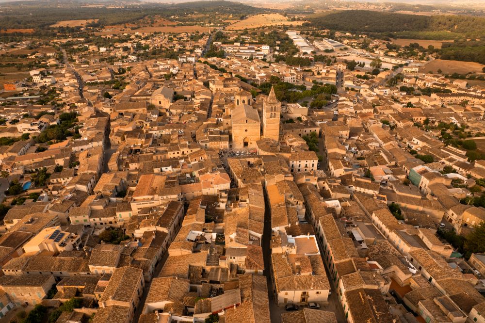 Vista aérea del pueblo de Sineu (Mallorca).