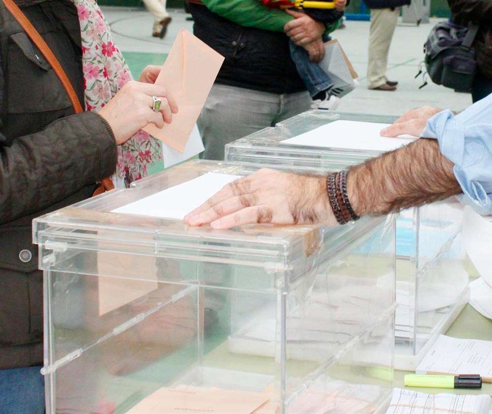 Los candidatos de las principales formaciones de Baleares al Parlamento Europeo, así como representantes institucionales, ejercerán su derecho a voto este domingo en sus colegios electorales.