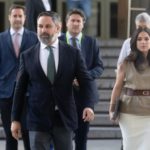 El líder de VOX, Santiago Abascal y la portavoz de VOX en el Congreso, Pepa Millán, llegan al pleno extraordinario en el Congreso de los Diputados, a 11 de julio de 2024, en Madrid (España). - Eduardo Parra - Europa Press