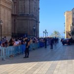 Personas concentradas frente al Palacio de la Almudaina en apoyo a la monarquía. - EUROPA PRESS - Archivo