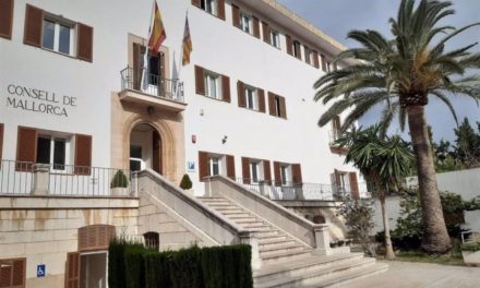 Vox rechaza en el Consell de Mallorca el reparto de MENAs entre CCAA y defiende un plan de repatriación