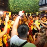 Aficionados celebran en Magaluf la victoria de España en la Eurocopa de fútbol. - Isaac Buj - Europa Press