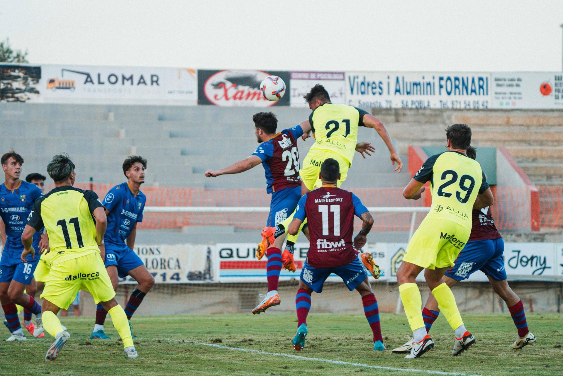 El RCD Mallorca se ha impuesto (0-5) a la UD Poblense para adjudicarse la 52 edición del Trofeu de s’Agricultura.
