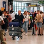 Imágenes de turistas a su llegada al aeropuerto de Málaga-Costa del Sol, a 1 de julio de 2024, en Málaga, Andalucía (España). - Álex Zea - Europa Press