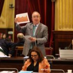 El diputado de VOX, Agustín Buades, durante un pleno en el Parlament. - Tomàs Moyà - Europa Press - Archivo