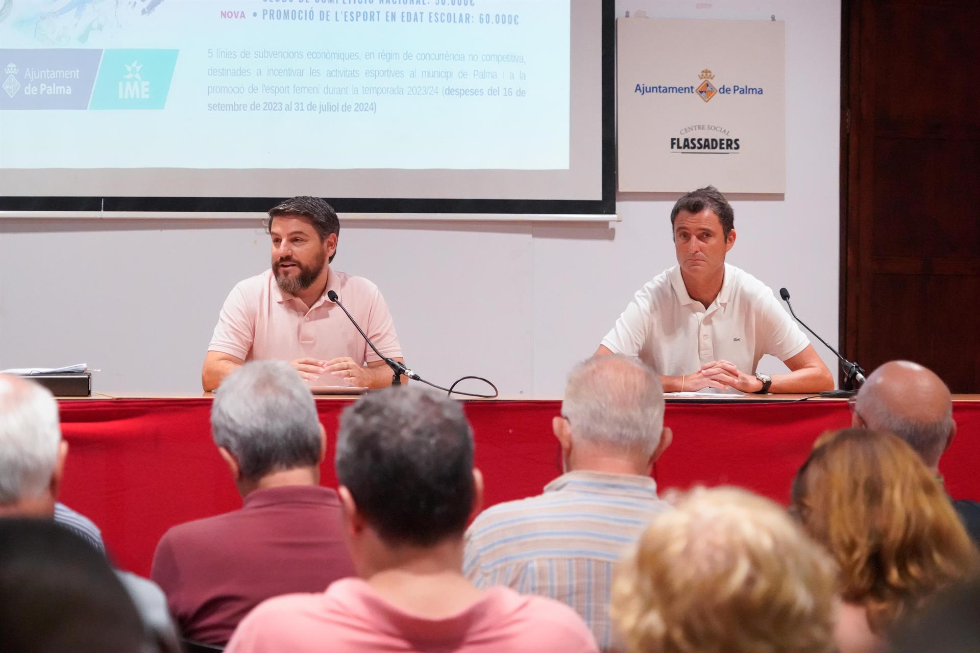 El primer teniente de alcalde del Ayuntamiento de Palma, Javier Bonet, y el gerentre del IME, Miquel Àngel Bennàssar. - AYUNTAMIENTO DE PALMA
