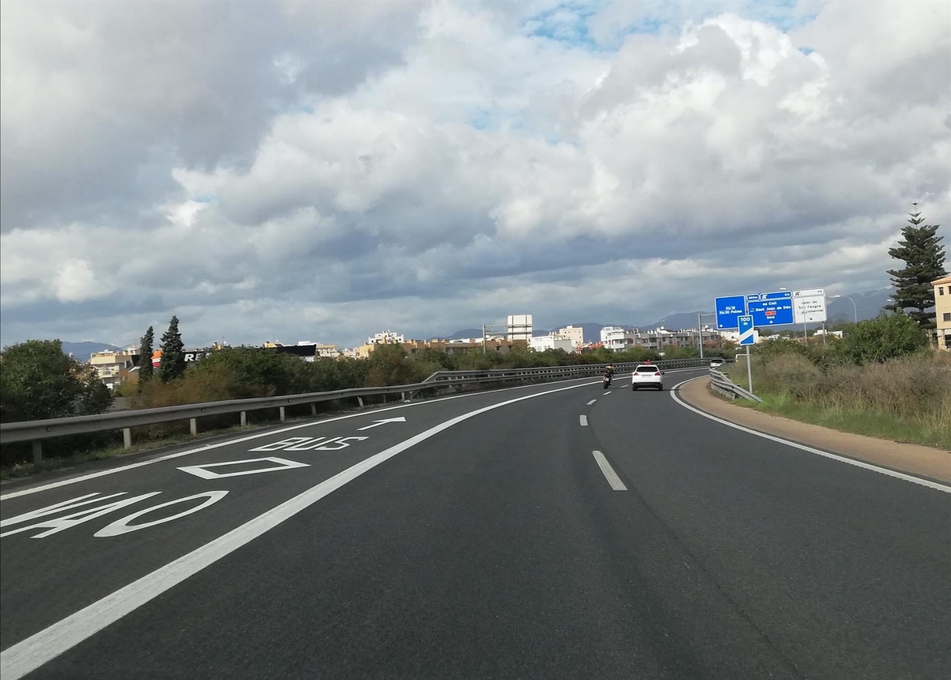 Carril Bus-VAO en la Ma-19. Archivo. - EUROPA PRESS - Archivo