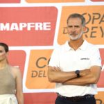 El Rey Felipe VI entrega trofeos a los participantes de la Copa del Rey MAPFRE de Vela. Archivo. - Raúl Terrel - Europa Press - Archivo