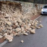 Un muro de piedra desprendido en la carretera a causa de las fuertes lluvias, a 14 de agosto de 2024, en Mallorca. - CONSELL DE MALLORCA