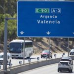 Varios coches circulan por la A3, a 18 de agosto de 2024, en Madrid (España). - Jesús Hellín - Europa Press