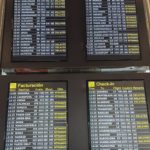 Pantallas informando de retrasos en el aeropuerto de Palma este viernes. - EUROPA PRESS - CEDIDA