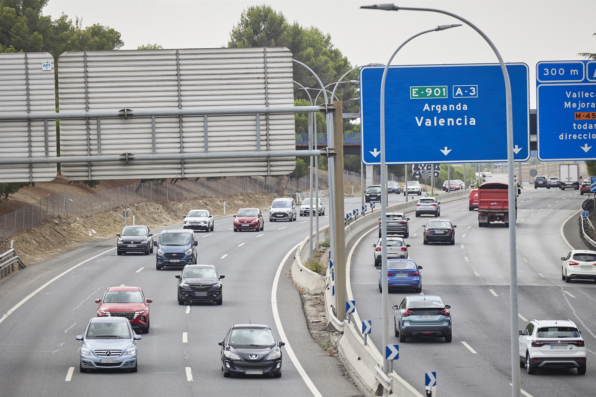 Vehículos en la autovía A-3, a 30 de agosto de 2024, en Madrid (España). La Dirección General de Tráfico (DGT) prevé 4.760.000 movimientos de largo recorrido con motivo de la operación retorno del verano que se pone en marcha desde las 15.00 horas de hoy - Jesús Hellín - Europa Press