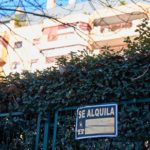 Foto de archivo de un cartel de Se Alquila. - Jesús Hellín - Europa Press - Archivo