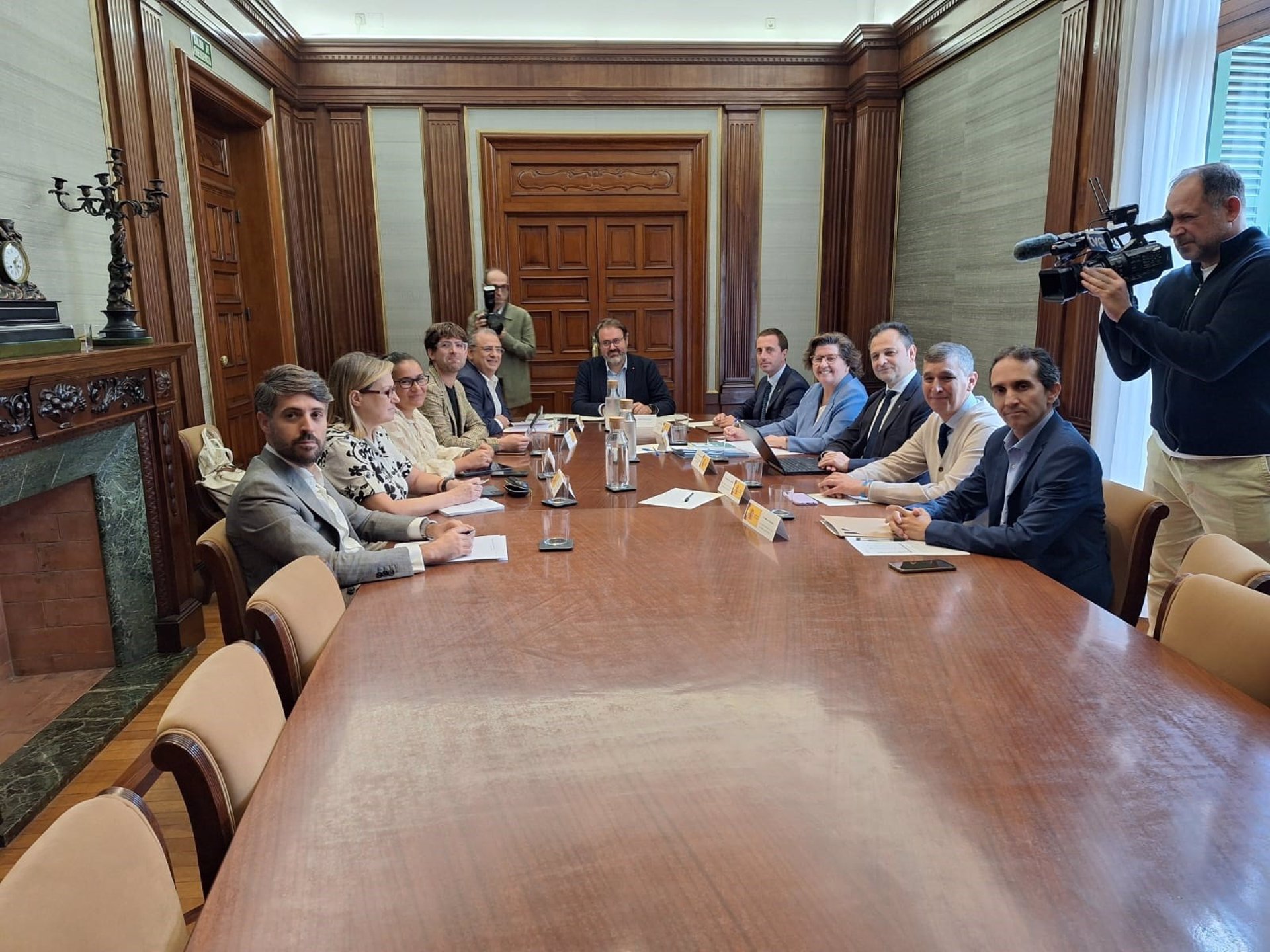 Baleares acusa al Estado de no aportar soluciones inmediatas a la crisis de los menores migrantes.