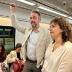 Mateo y Del Valle, durante el trayecto en el nuevo tren. - CAIB