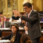 El conseller de Turismo del Govern balear, Jaume Bauzá, interviene durante un pleno en el Parlament balear. - Tomàs Moyà - Europa Press - Archivo