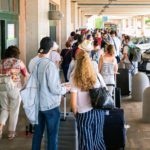 Pasajeros en el aeropuerto de Menorca. - Adrià Riudavets - Europa Press - Archivo