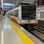 Pasajeros esperando para subir al metro en la estación de la UIB. - EUROPA PRESS - Archivo