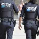 Dos agentes de la Policía Local de Palma. - POLICÍA LOCAL DE PALMA - Archivo