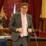 El conseller de Turismo, Cultura y Deportes del Govern balear, Jaume Bauzá, en el Parlament. Archivo. - Tomàs Moyà - Europa Press - Archivo