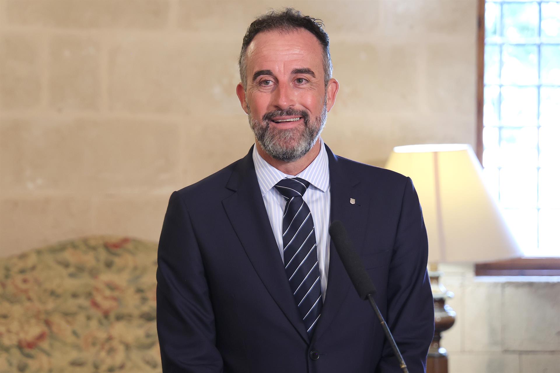 El nuevo conseller de Vivienda, Territorio y Movilidad del Govern balear, José Luis Mateo, ofrece una rueda de prensa tras la toma de posesión de su cargo, en el Consolat de Mar, a 19 de julio de 2024, en Palma de Mallorca, Mallorca, Baleares (E - Isaac Buj - Europa Press - Archivo