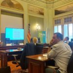 El miembro de Unicef España Gabriel González-Bueno durante su intervención en el Parlament. - EUROPA PRESS