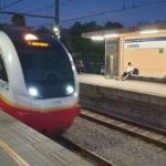 Un tren, en la estación de Lloseta.