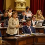 La consellera de Presidencia y Administraciones Públicas del Govern balear, Antònia Estarellas, interviene durante un pleno en el Parlament balear. - Tomàs Moyà - Europa Press - Archivo