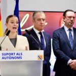 La presidenta del Govern, Marga Prohens, en la rueda de prensa de presentación de las nuevas convocatorias de ayudas para autónomos. - CAIB