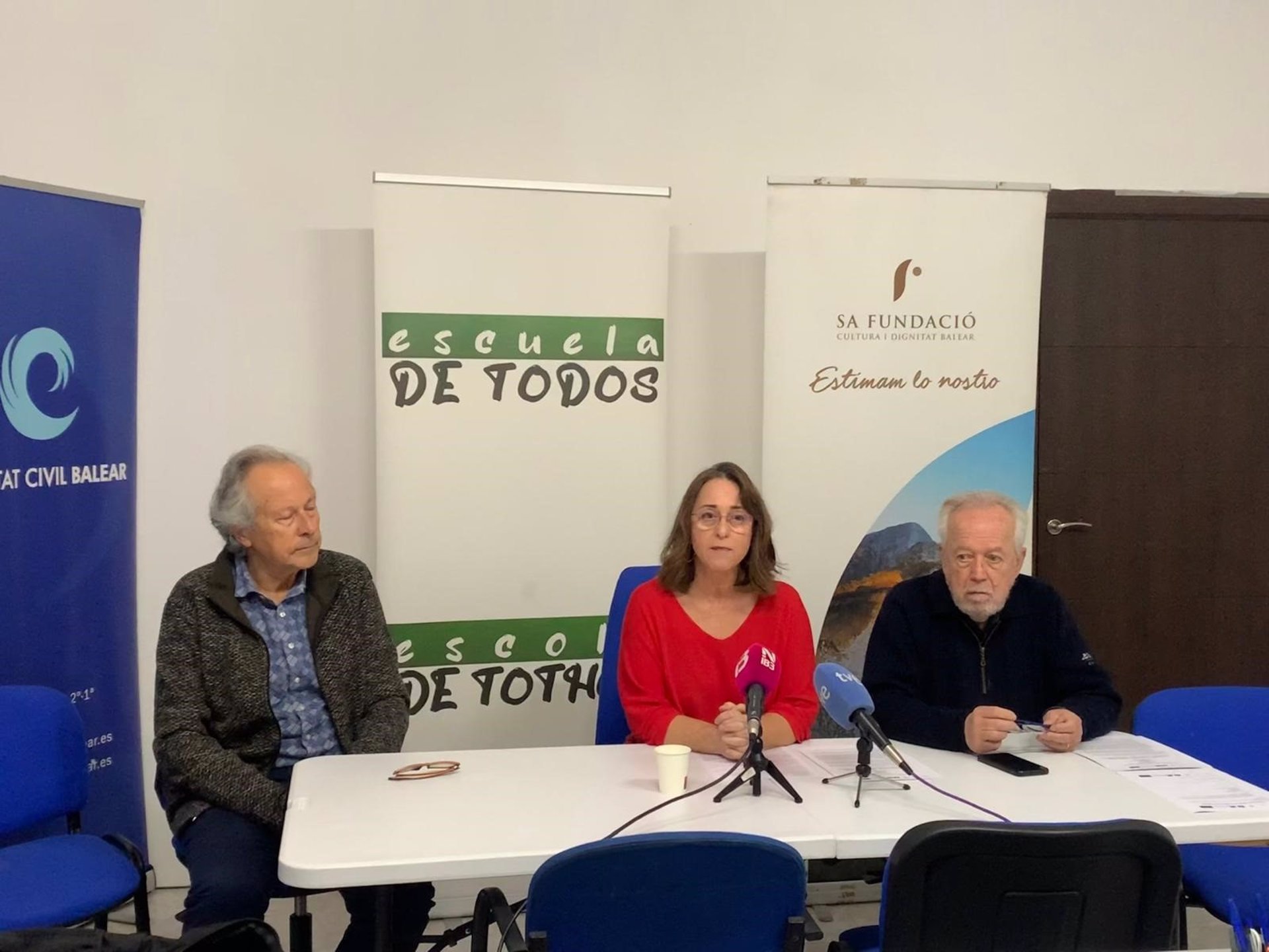 Rueda de prensa asociaciones en defensa del bilingüismo en la enseñanza y la administración - EUROPA PRESS