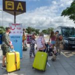 Pasajeros procedentes de un vuelo con origen Gran Bretaña en el aeropuerto de Ibiza. - Germán Lama - Europa Press - Archivo