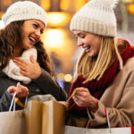 Mujeres comprando.